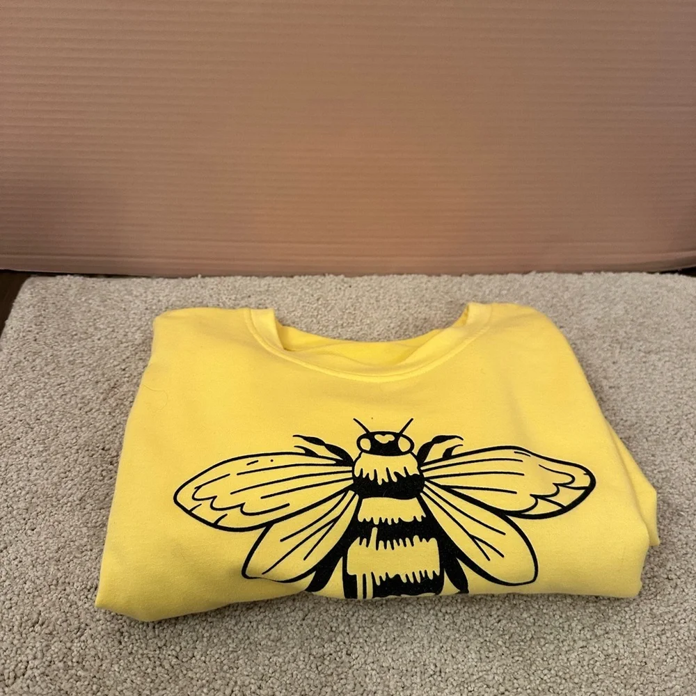 Yellow‎ Bee Graphic Sweatshirt - Picture 4 of 7